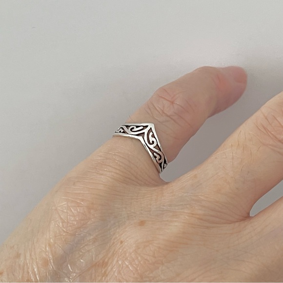 Sterling Silver Chevron Filigree Ring, V Shape Ring, Silver Rings, Swirls, Band - Picture 9 of 14